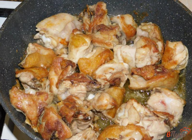 Фото приготовление рецепта: Курица, тушеная с овощами шаг №1