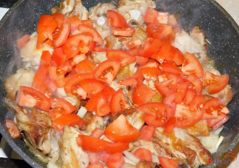 Фото приготовление рецепта: Курица, тушеная с овощами шаг №3