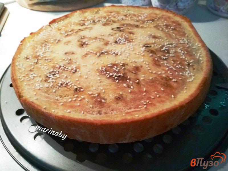 Фото приготовление рецепта: Заливной пирог с квашеной капустой и грибами шаг №14