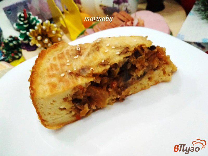 Фото приготовление рецепта: Заливной пирог с квашеной капустой и грибами шаг №15