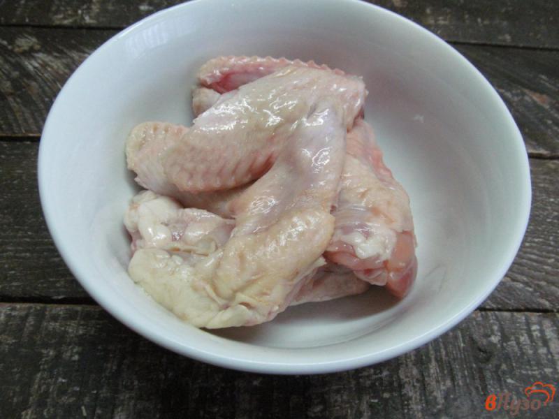 Фото приготовление рецепта: Куриные крылья в панировке шаг №1