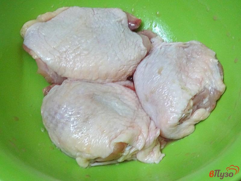 Фото приготовление рецепта: Куриные бёдра в пивном маринаде шаг №1
