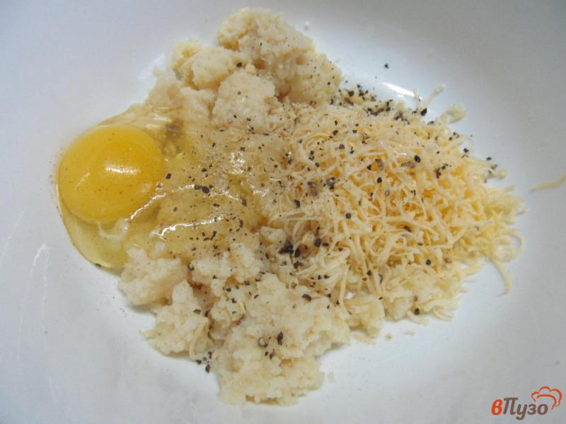 Фото приготовление рецепта: Картофельные зразы с яйцом болтунья шаг №2