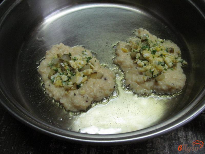 Фото приготовление рецепта: Картофельные зразы с яйцом болтунья шаг №6