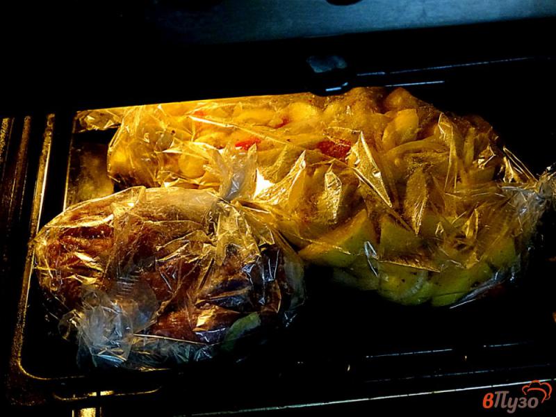 Фото приготовление рецепта: Картофель жареный в духовке шаг №6