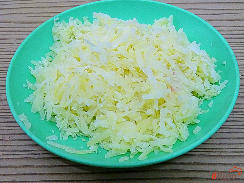 Фото приготовление рецепта: Салат из свеклы и картофеля шаг №3