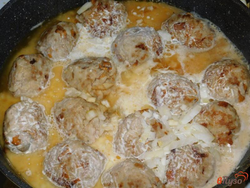 Фото приготовление рецепта: Тефтели с грибами в сливках шаг №4