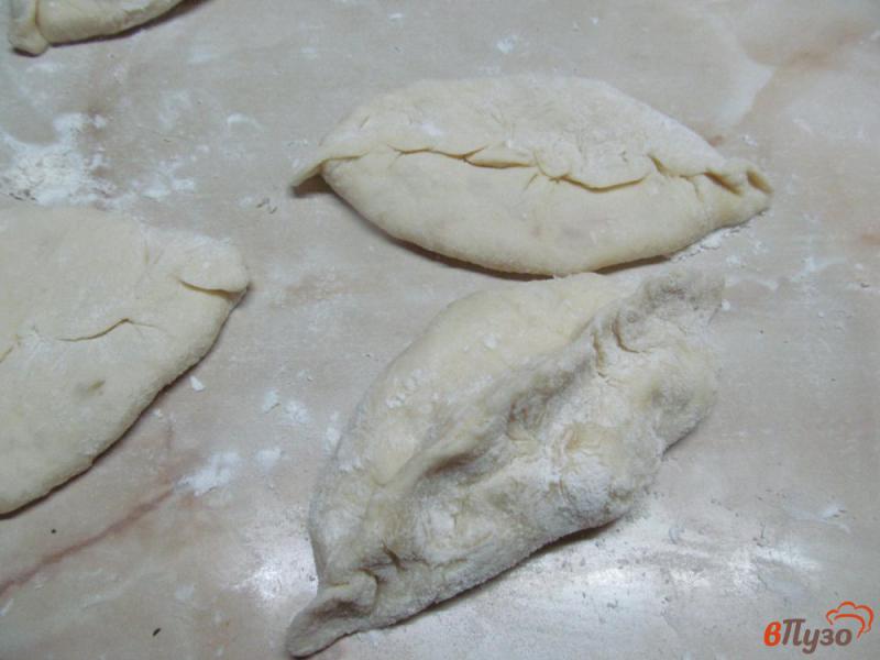 Фото приготовление рецепта: Постные жареные пирожки на дрожжевом тесте шаг №8