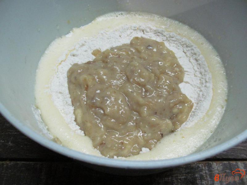 Фото приготовление рецепта: Банановый пирог с масляным кремом шаг №5