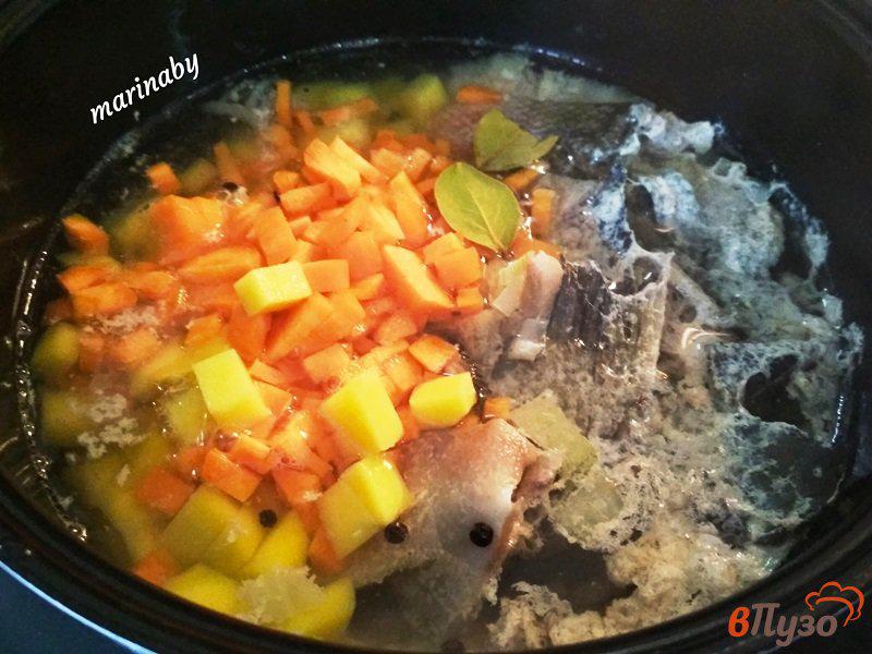 Фото приготовление рецепта: Рыбный суп из кеты шаг №5