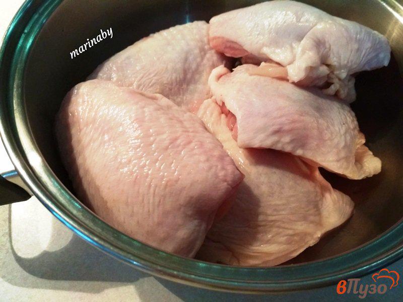 Фото приготовление рецепта: Запеченные куриные бёдрышки с картофелем в пакете шаг №1