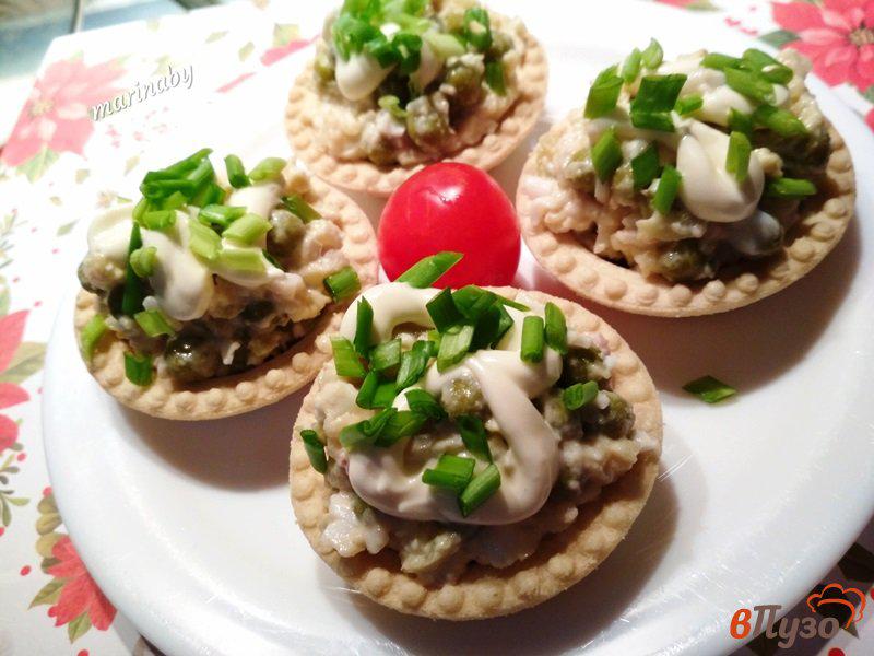 Фото приготовление рецепта: Тарталетки с салатом из печени трески шаг №8