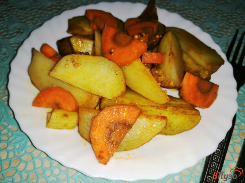 Фото приготовление рецепта: Картофель с морковью и сельдереем запеченные в рукаве шаг №11