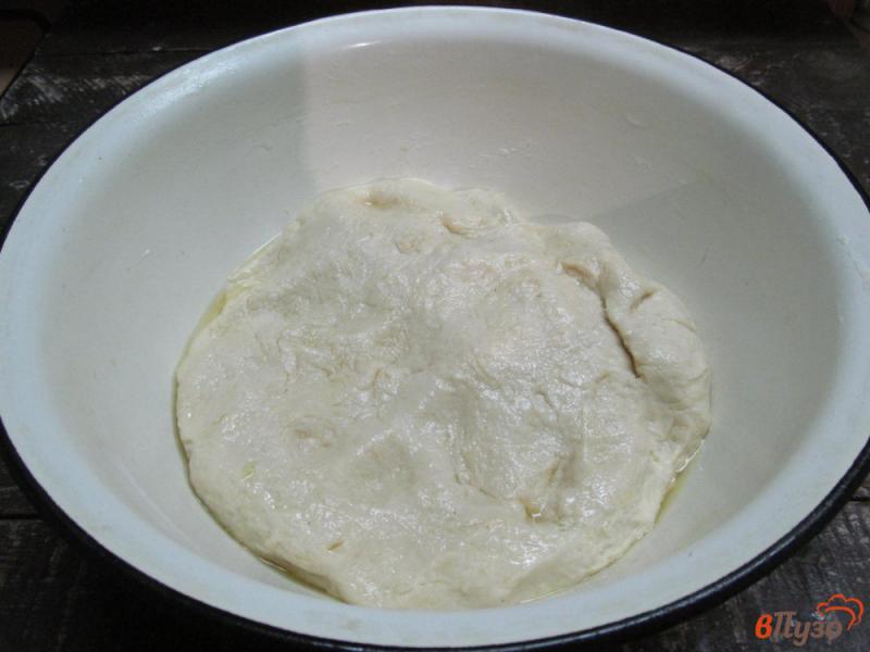 Фото приготовление рецепта: Пирог на картофельном тесте с консервированным лососем шаг №4