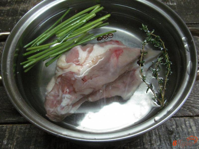 Фото приготовление рецепта: Овощной суп на курином бульоне с пшеничной крупой шаг №1
