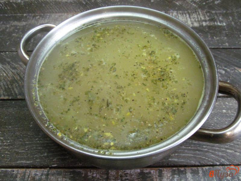 Фото приготовление рецепта: Овощной суп на курином бульоне с пшеничной крупой шаг №5