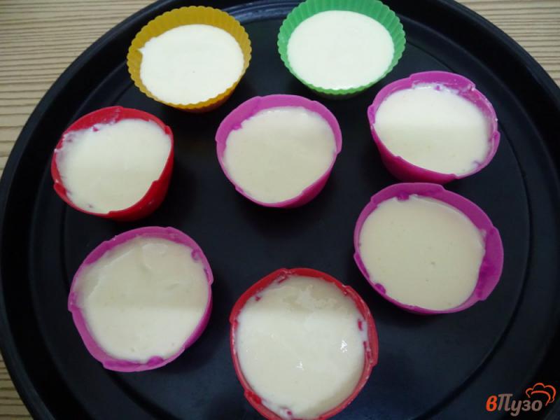 Фото приготовление рецепта: Сырники сладкие в формочках в духовке шаг №6