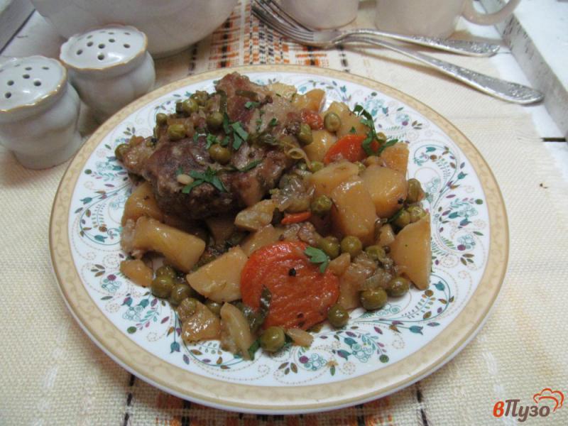 Фото приготовление рецепта: Свинина с овощами и консервированным горошком в мультиварке шаг №6