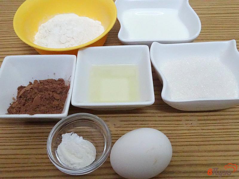Фото приготовление рецепта: Шоколадные маффины на молоке и растительном масле шаг №1