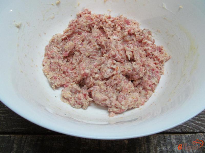 Фото приготовление рецепта: Котлеты в соусе из мягкого сыра шаг №3