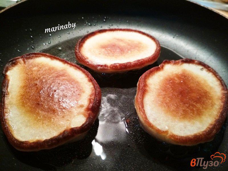 Фото приготовление рецепта: Ванильные оладьи с апельсиновым джемом шаг №4
