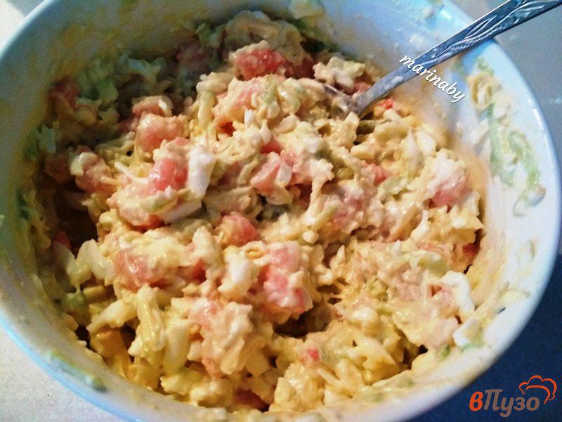 Фото приготовление рецепта: Тарталетки с салатом из креветок шаг №7