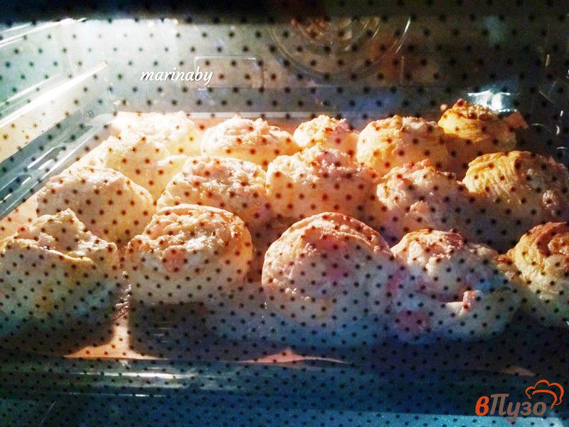 Фото приготовление рецепта: Слойки с креветками и сыром дор блю шаг №8