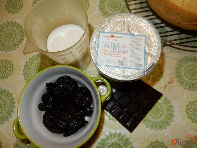 Фото приготовление рецепта: Сметанный пирог с черносливом шаг №2