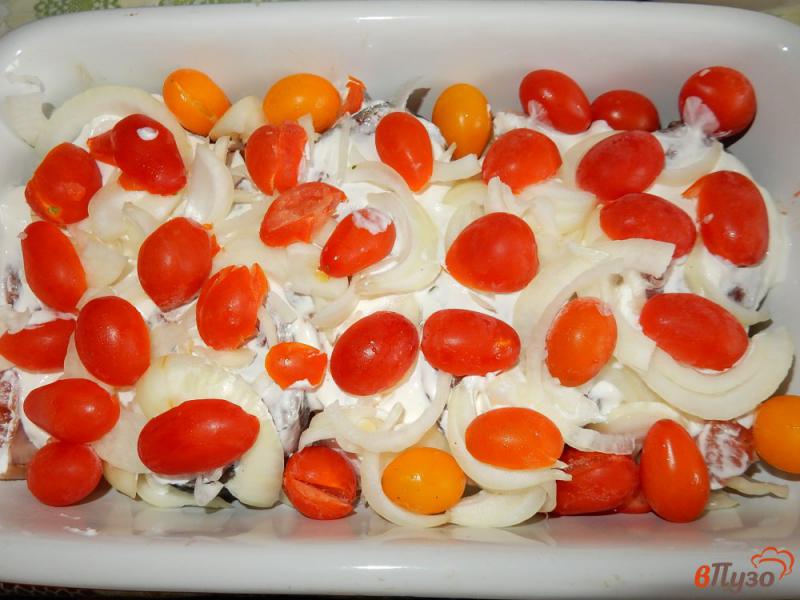 Фото приготовление рецепта: Кета запеченная с помидорами черри шаг №8