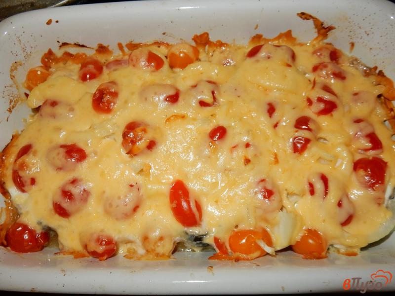 Фото приготовление рецепта: Кета запеченная с помидорами черри шаг №10