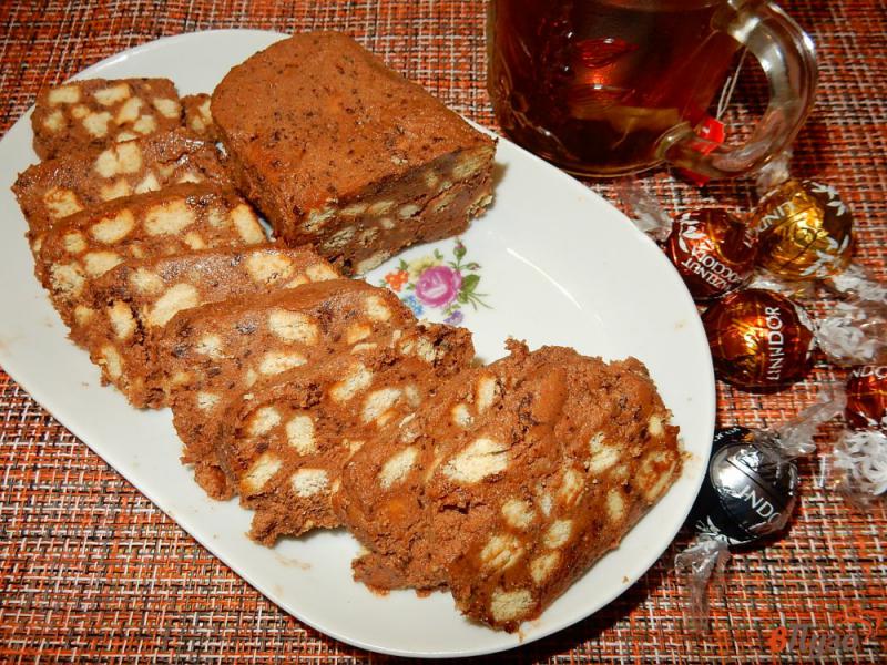 Фото приготовление рецепта: Кондитерская колбаса с шоколадом шаг №16