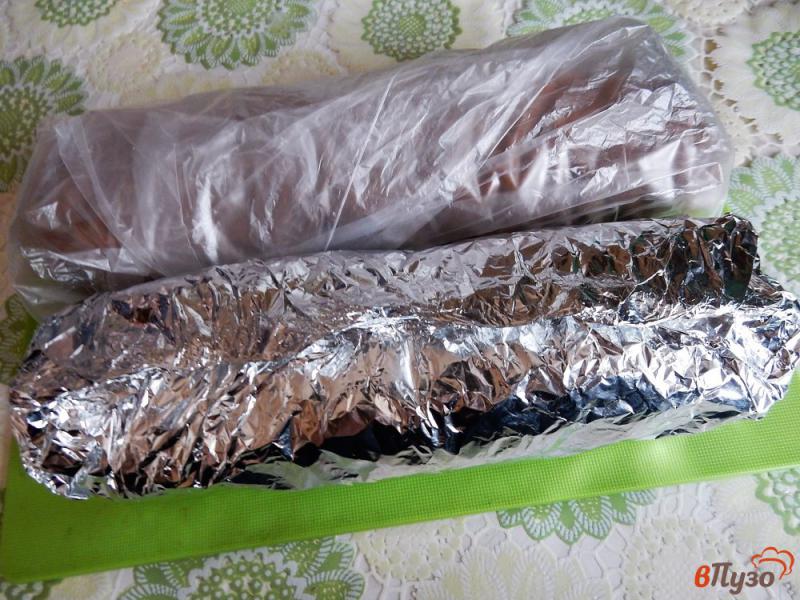 Фото приготовление рецепта: Кондитерская колбаса с шоколадом шаг №13
