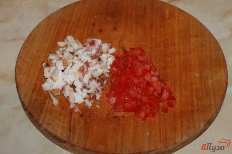 Фото приготовление рецепта: Картофельное пюре с томатами и беконом шаг №3