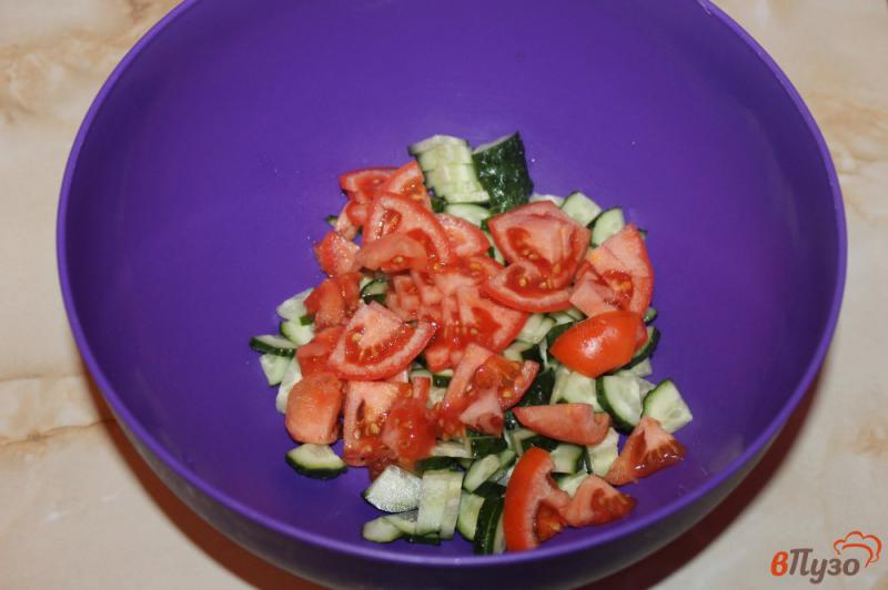 Фото приготовление рецепта: Овощной салат с жареными вешенками шаг №4