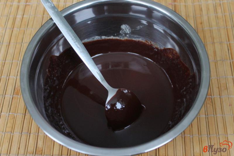 Фото приготовление рецепта: Финики с орехом в шоколаде шаг №4
