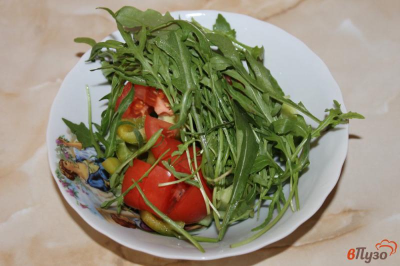 Фото приготовление рецепта: Салат из рукколы с брынзой шаг №4