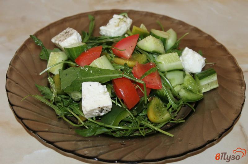 Фото приготовление рецепта: Салат из рукколы с брынзой шаг №5