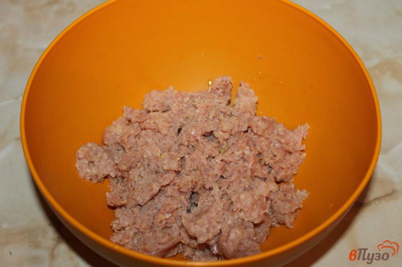 Фото приготовление рецепта: Куриные котлеты с грибами и сливочным маслом шаг №1