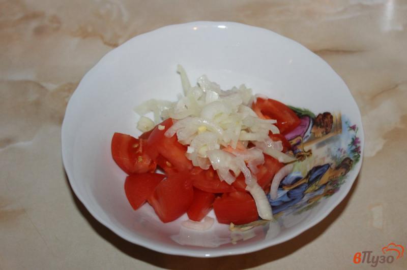 Фото приготовление рецепта: Салат из консервированных шампиньонов и куриной печени шаг №2