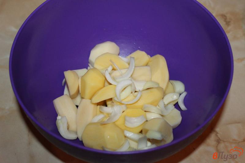 Фото приготовление рецепта: Картофель с маслятами в рукаве шаг №2