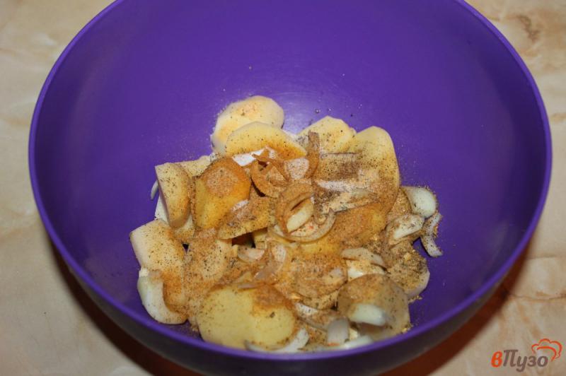 Фото приготовление рецепта: Картофель с маслятами в рукаве шаг №3