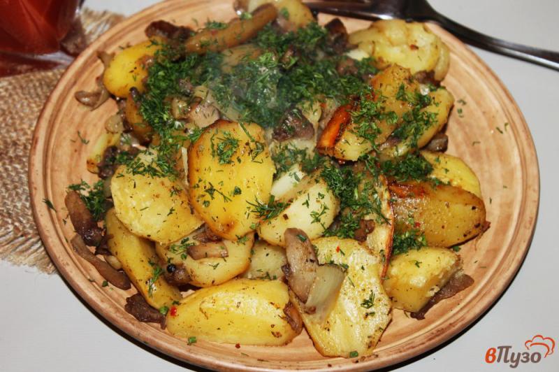 Фото приготовление рецепта: Картофель с маслятами в рукаве шаг №6