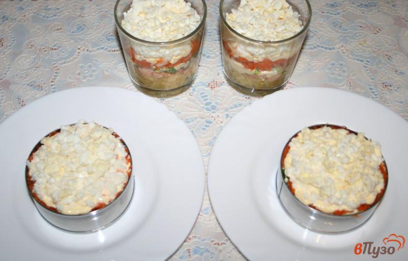 Фото приготовление рецепта: Нежный салат «Мимоза» с сырным соусом шаг №11