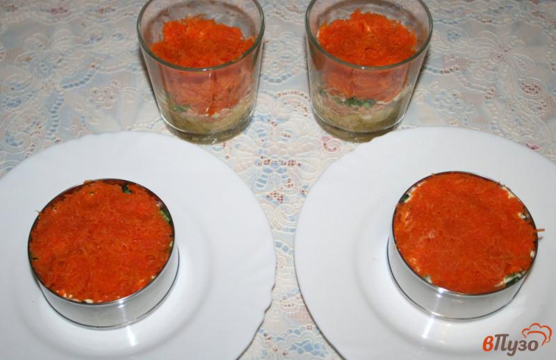Фото приготовление рецепта: Нежный салат «Мимоза» с сырным соусом шаг №9