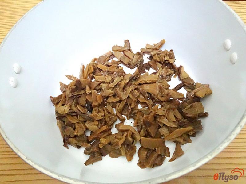 Фото приготовление рецепта: Борщ с белыми грибами и грибными ушками шаг №3
