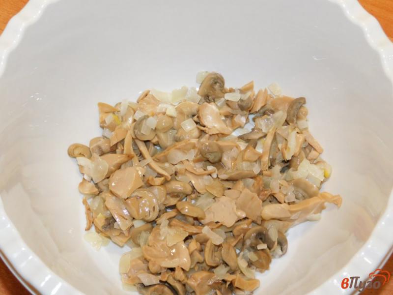 Фото приготовление рецепта: Куриный салат с грибами и орехами шаг №1
