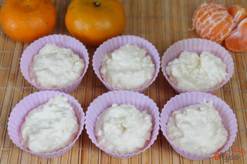 Фото приготовление рецепта: Творожные кексы с мандарином шаг №5