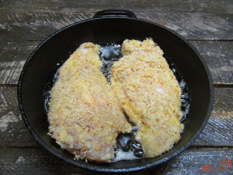 Фото приготовление рецепта: Фаршированные куриные грудки в соусе маринара шаг №6