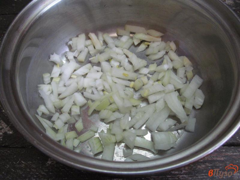 Фото приготовление рецепта: Сливочный суп с лососем шаг №2