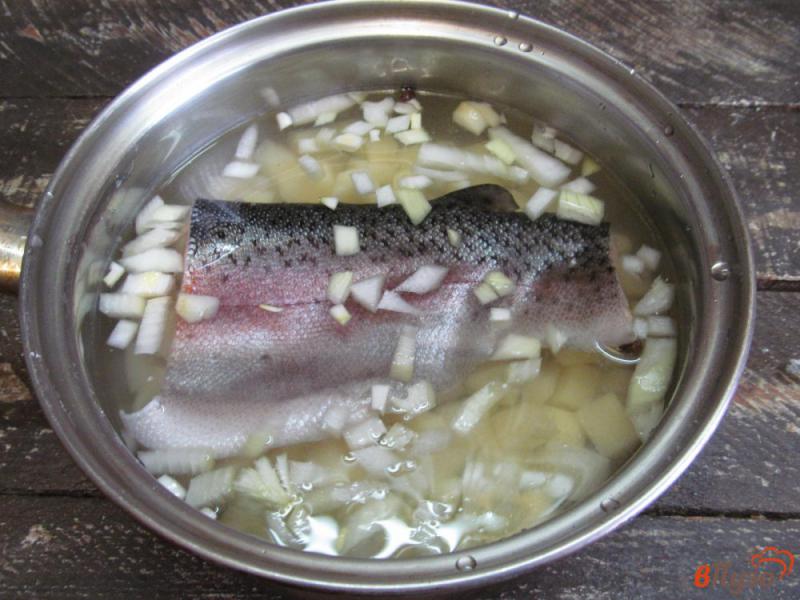 Фото приготовление рецепта: Сливочный суп с лососем шаг №5